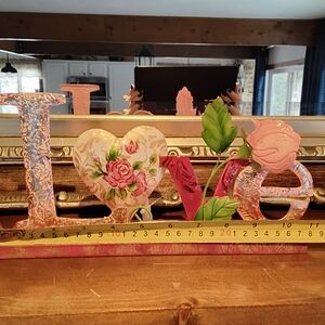 *NEW* Valentine "LOVE" Sign. Metal & Wood Table Top Decor.